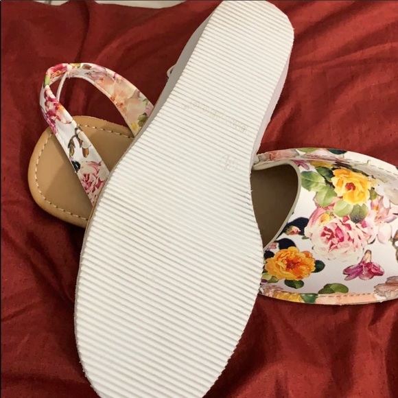 FLORAL. SANDALS - Picture 6 of 6